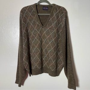 Pine State, Vintage Wool Mix V-Neck Sweater. Size XL. In good used condition!